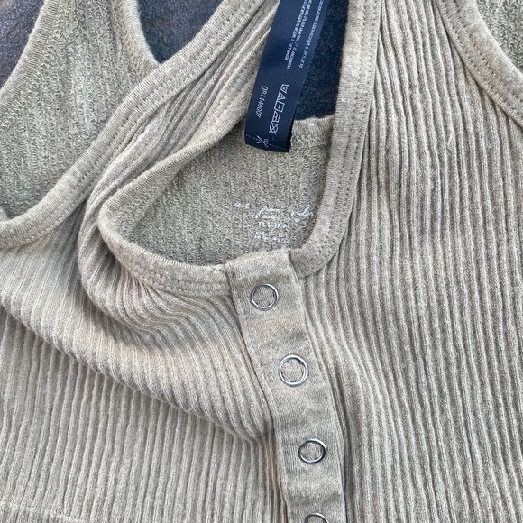 Urban Outfitters Out From Under Drew Seamless Snap-Front Olive Crop Top XS/S - Picture 2 of 4